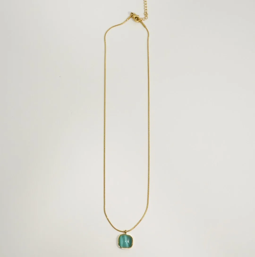 Square Edged Green Emerald Studded Pendant Chain Necklace in 18k Gold Plating