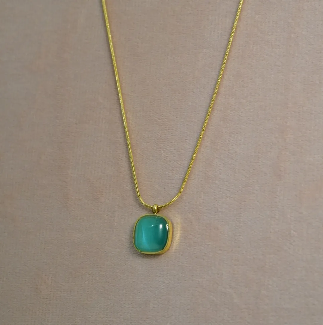 Square Edged Green Emerald Studded Pendant Chain Necklace in 18k Gold Plating